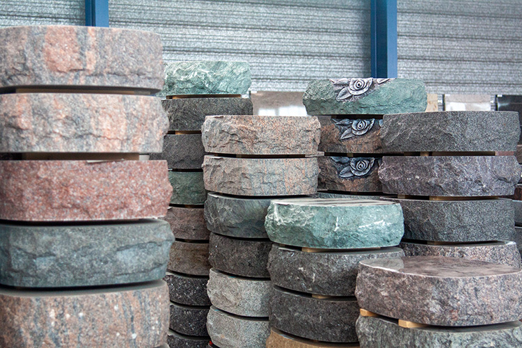 liegesteine-lithos-lager.jpg